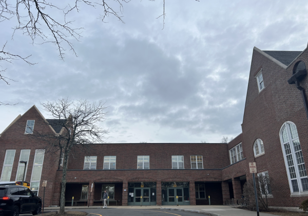 Westport’s Greens Farms Elementary School was placed in a “shelter in place” following a sweating threat originating from the Veterans Suicide Hotline on Dec. 13. 